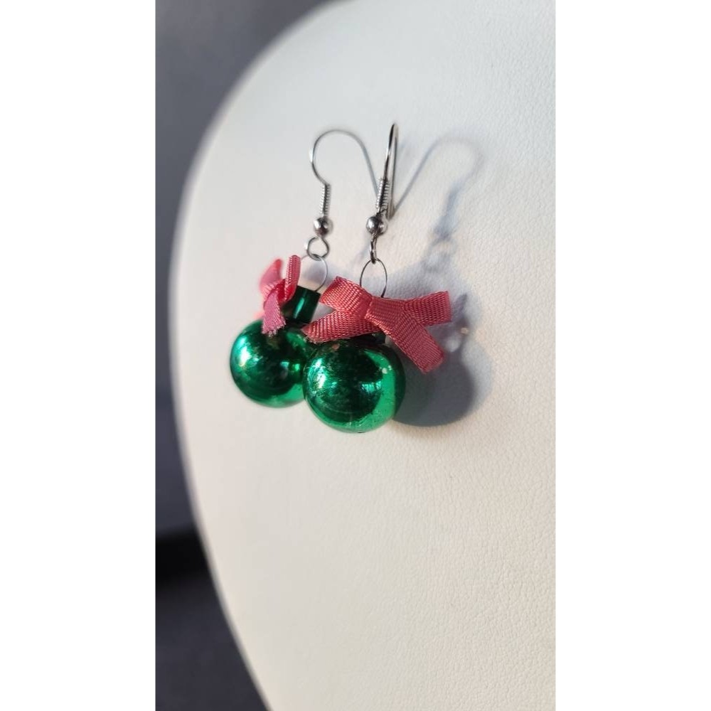 Green Christmas Ornament Dangling Earrings - Picture 5 of 10